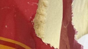 かじられた食品の断面にくっきりと残されたネズミの歯型(ラットサイン)。
